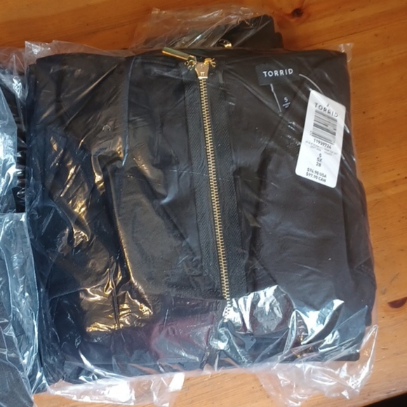 TORRID TOP & SKIRT SET - Picture 5 of 6